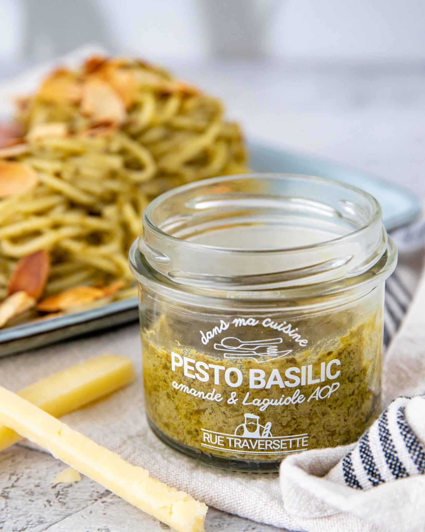 Pesto Basilic à l'amande et au Laguiole