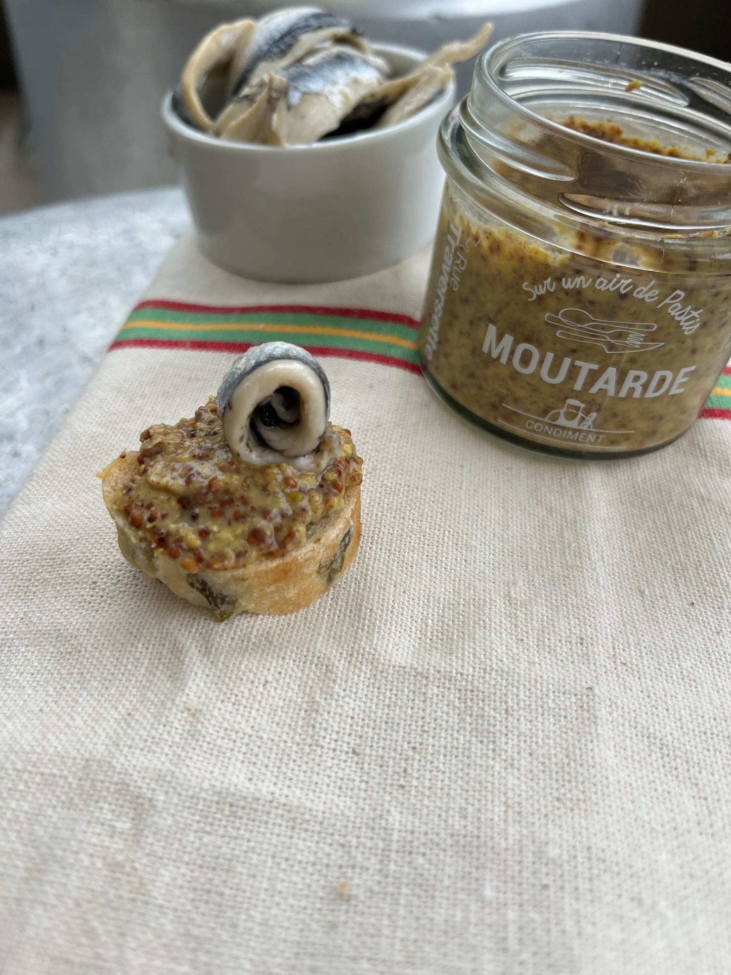 Mustard - To the sound of Pastis